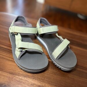 Teva Women's 8 Universal Trail Sage Green Sport Hiking Sandals 1107709 $100 MSRP